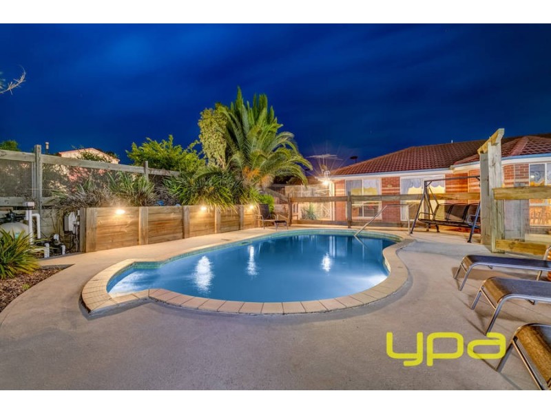 24 Sugarloaf Bend, Brookfield VIC 3338