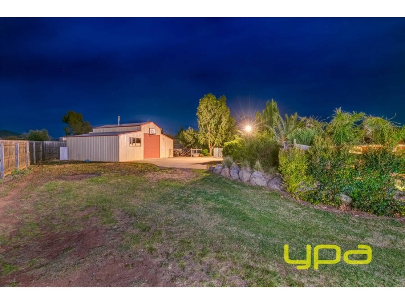 24 Sugarloaf Bend, Brookfield VIC 3338