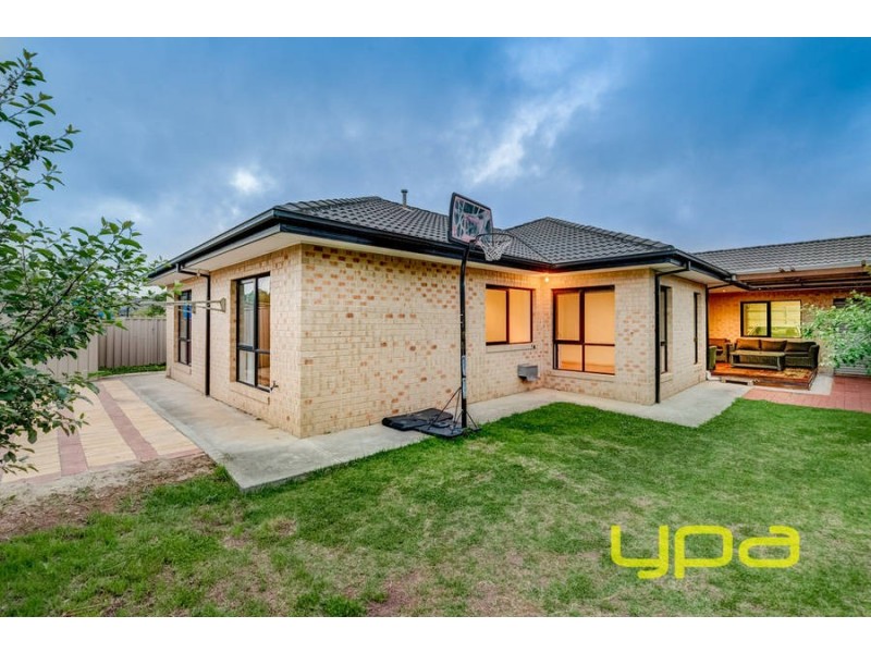 9 Paul Harris Drive, Melton West VIC 3337