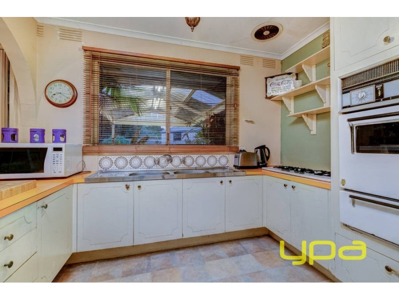 2 Banksia Place, Melton West VIC 3337