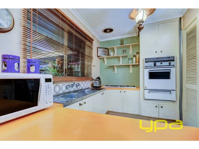 2 Banksia Place, Melton West VIC 3337