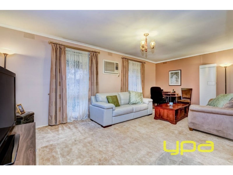 2 Banksia Place, Melton West VIC 3337