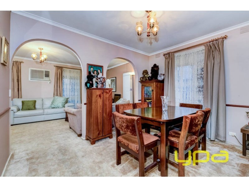 2 Banksia Place, Melton West VIC 3337