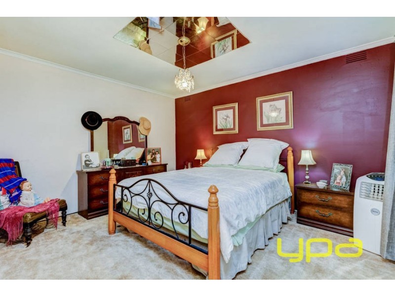 2 Banksia Place, Melton West VIC 3337