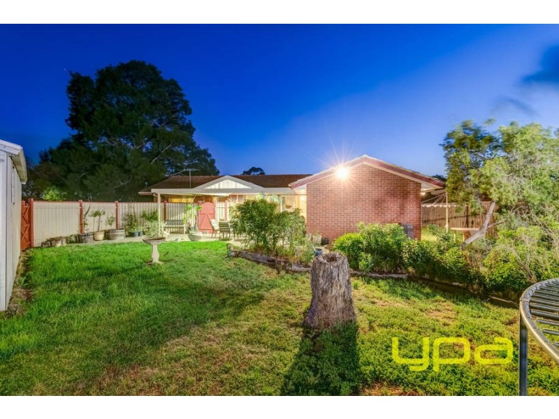 2 Banksia Place, Melton West VIC 3337