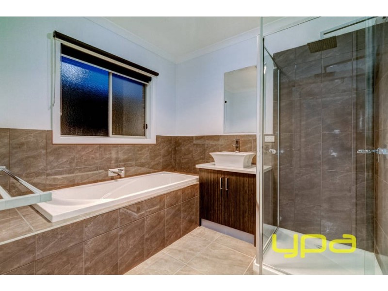 21 Yellowbox Way, Brookfield VIC 3338