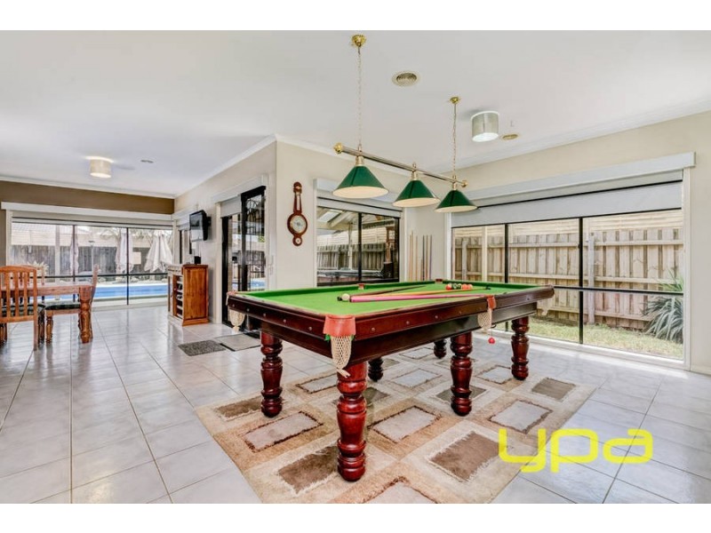 2 Highlander Place, Melton West VIC 3337