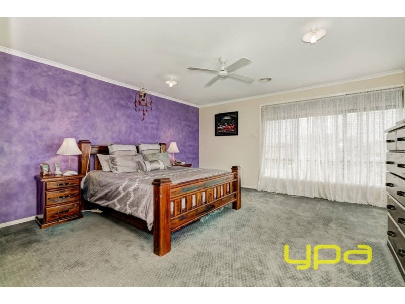 2 Highlander Place, Melton West VIC 3337