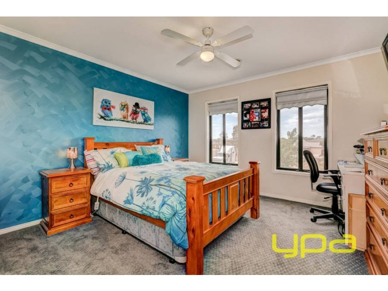 2 Highlander Place, Melton West VIC 3337