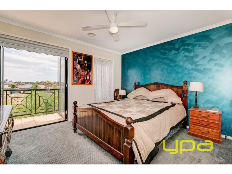 2 Highlander Place, Melton West VIC 3337