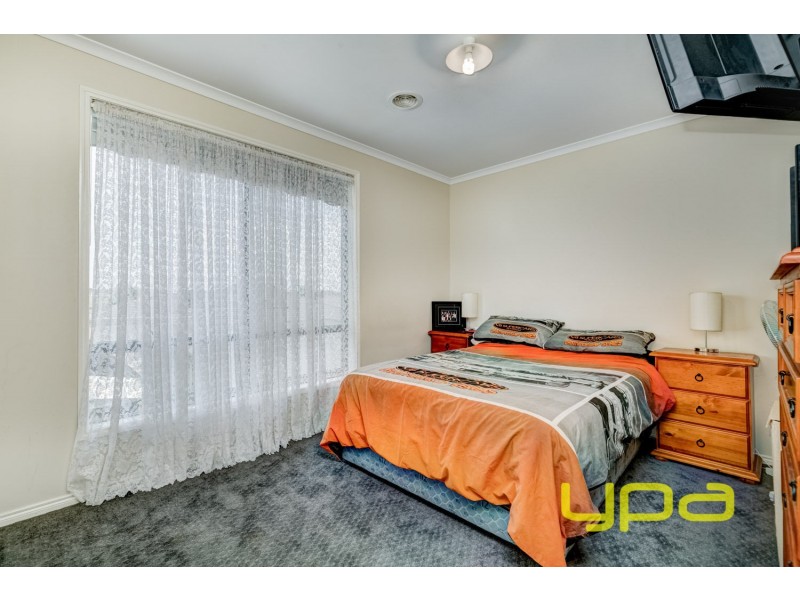 2 Highlander Place, Melton West VIC 3337