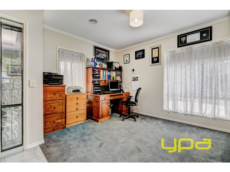 2 Highlander Place, Melton West VIC 3337