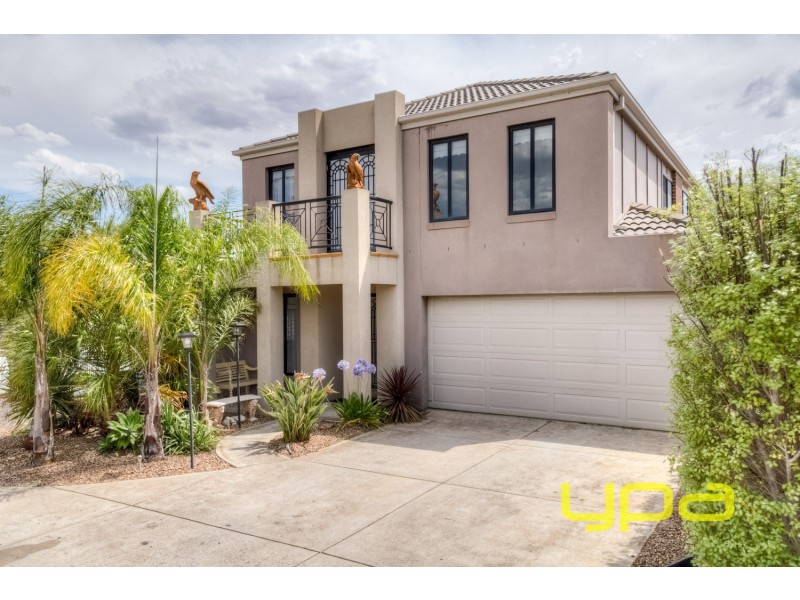 2 Highlander Place, Melton West VIC 3337