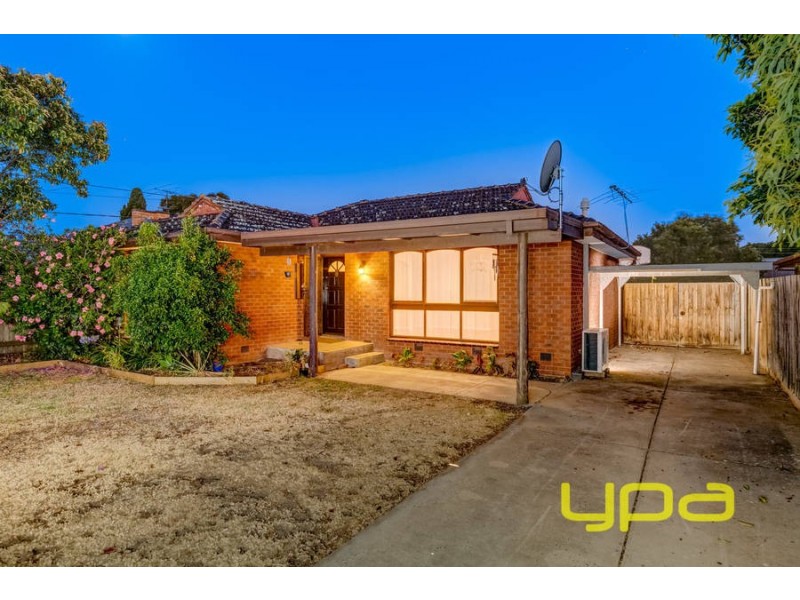4 Connel Drive, Melton South VIC 3338