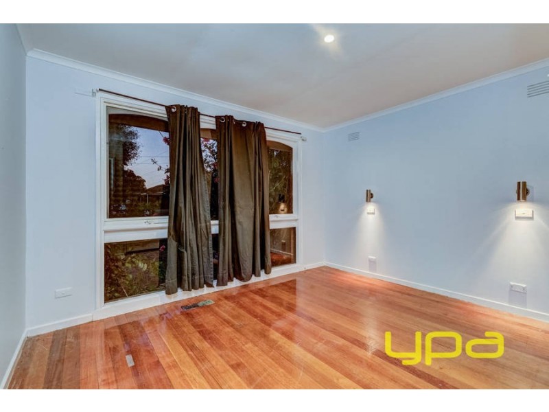 4 Connel Drive, Melton South VIC 3338