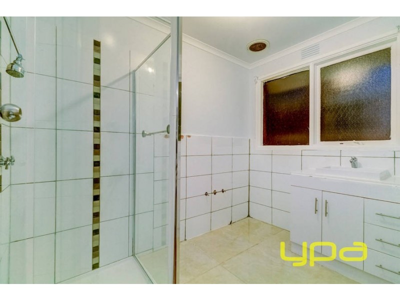 4 Connel Drive, Melton South VIC 3338