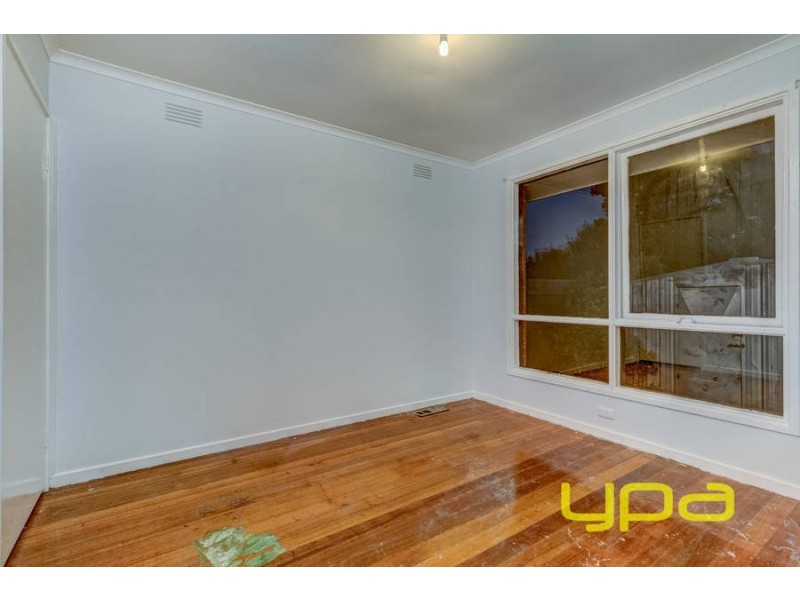 4 Connel Drive, Melton South VIC 3338