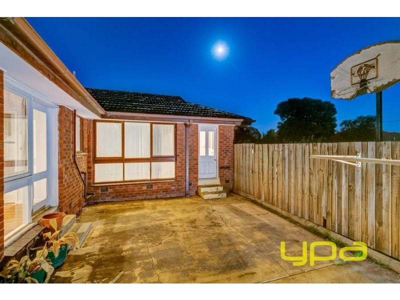 4 Connel Drive, Melton South VIC 3338