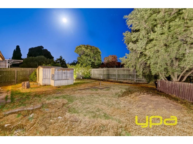 4 Connel Drive, Melton South VIC 3338