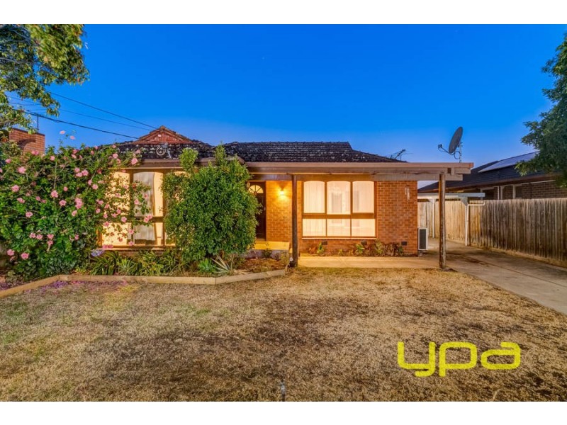 4 Connel Drive, Melton South VIC 3338