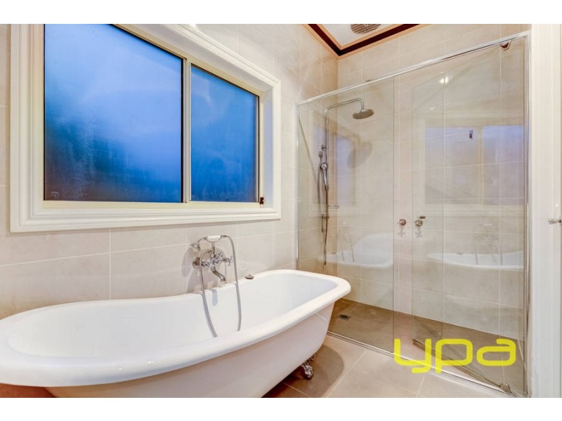 2 Gunnawarra Road, Kurunjang VIC 3337