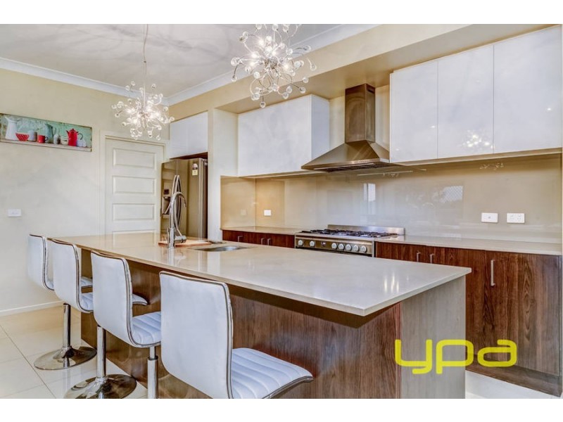 8 Chardia Court, Brookfield VIC 3338