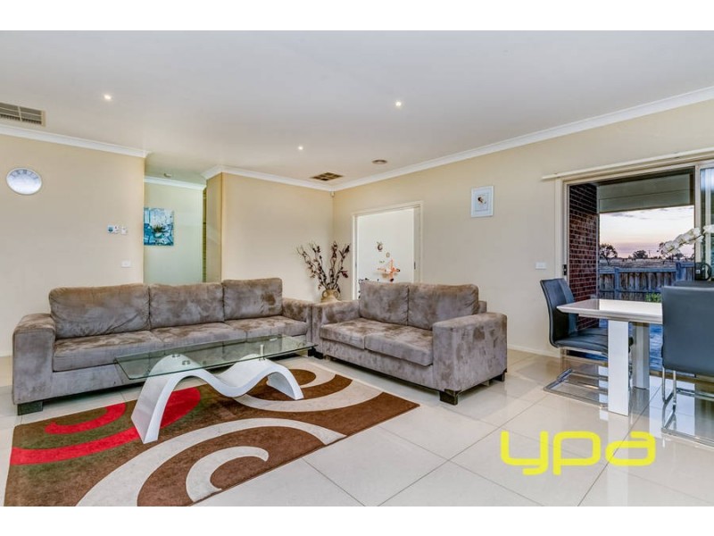 8 Chardia Court, Brookfield VIC 3338