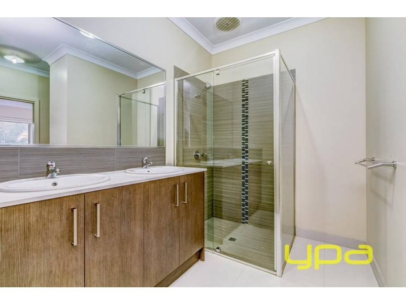 8 Chardia Court, Brookfield VIC 3338