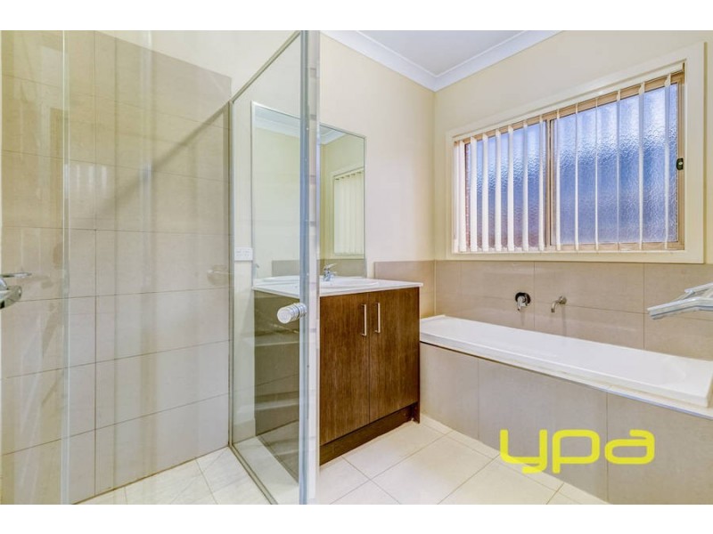 8 Chardia Court, Brookfield VIC 3338