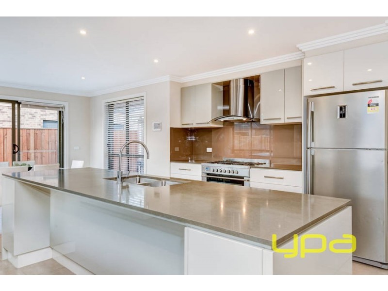 196 Botanica Springs Boulevard, Brookfield VIC 3338
