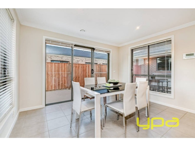 196 Botanica Springs Boulevard, Brookfield VIC 3338