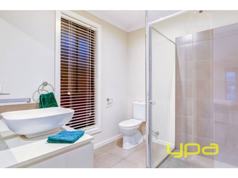 196 Botanica Springs Boulevard, Brookfield VIC 3338