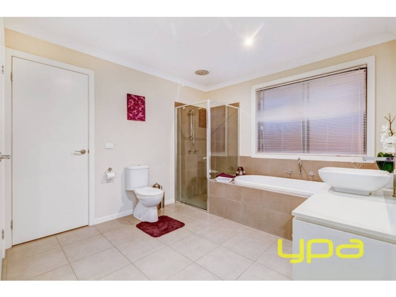 196 Botanica Springs Boulevard, Brookfield VIC 3338