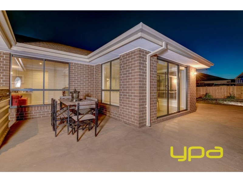 196 Botanica Springs Boulevard, Brookfield VIC 3338