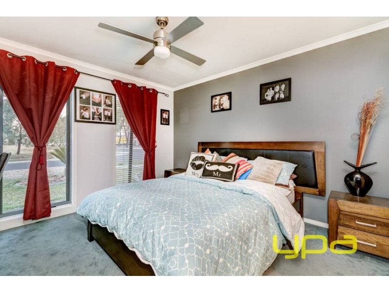 8 Nightmarch Place, Kurunjang VIC 3337