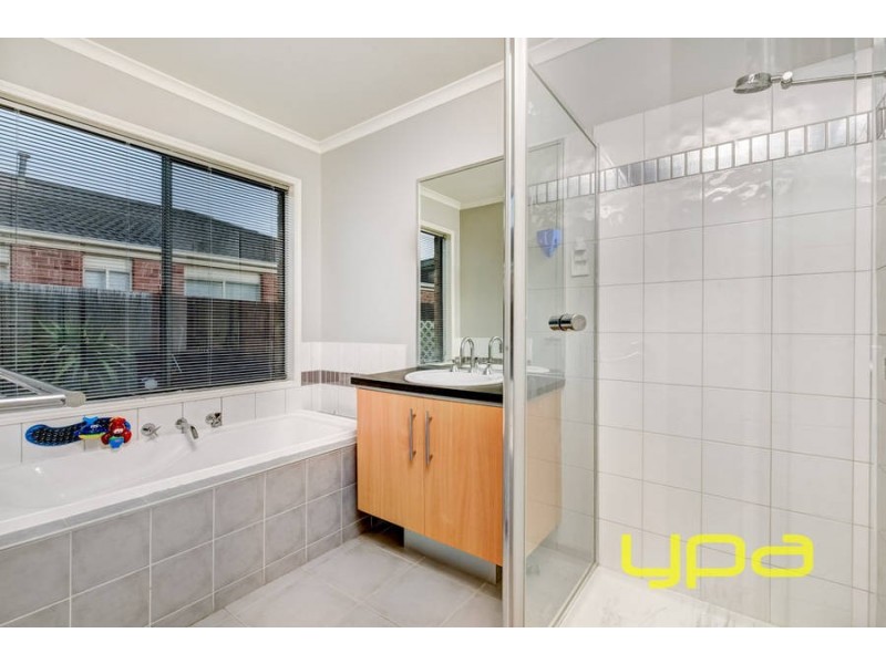 8 Nightmarch Place, Kurunjang VIC 3337