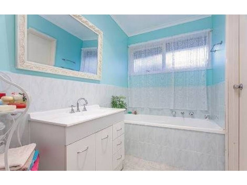 28 Westmelton Drive, Melton West VIC 3337