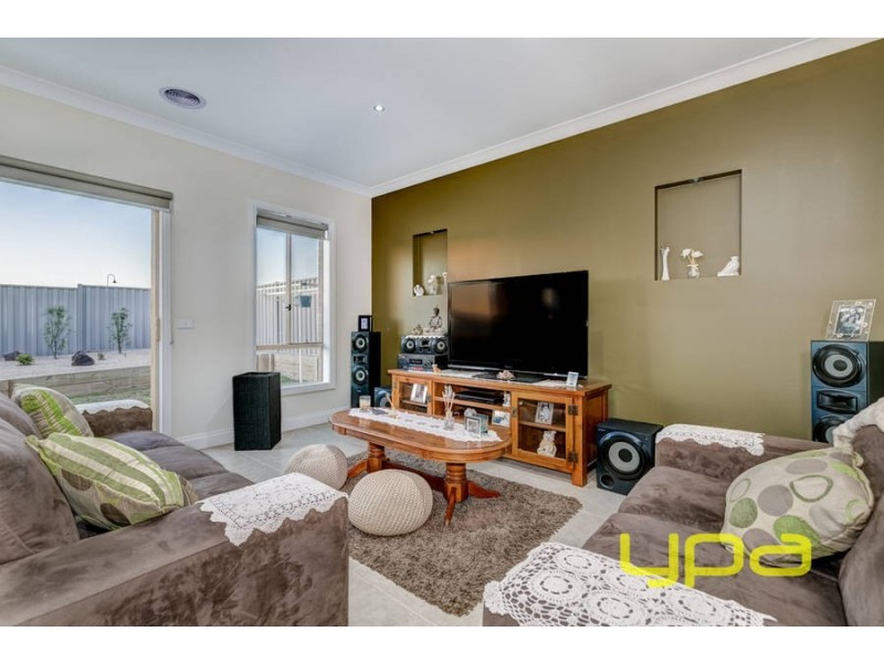 7 Lawrence Avenue, Melton West VIC 3337