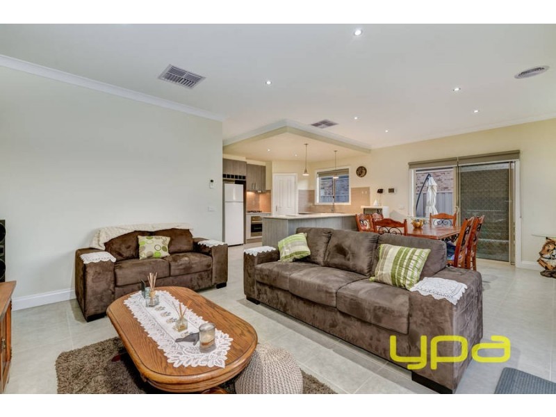 7 Lawrence Avenue, Melton West VIC 3337