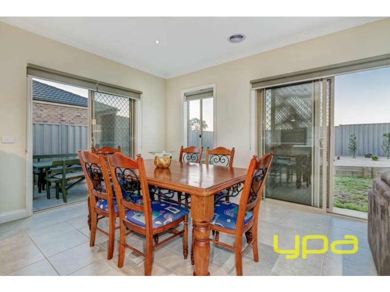 7 Lawrence Avenue, Melton West VIC 3337