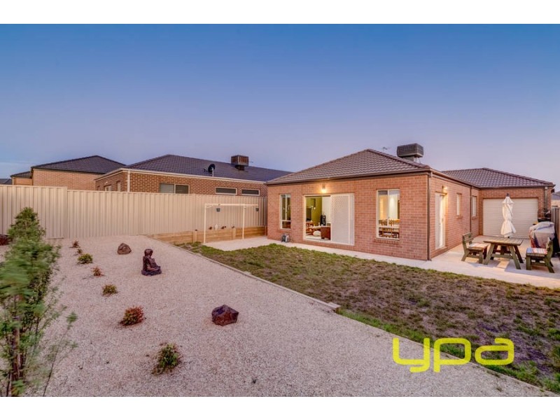 7 Lawrence Avenue, Melton West VIC 3337