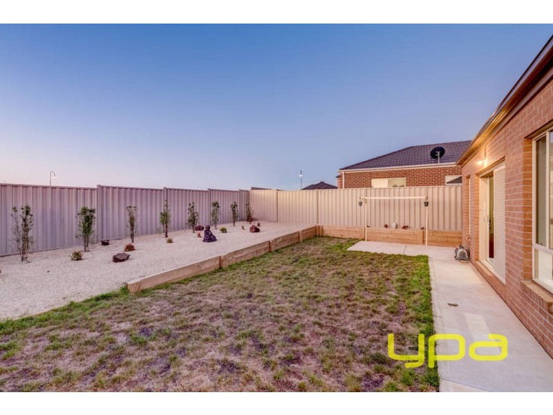 7 Lawrence Avenue, Melton West VIC 3337