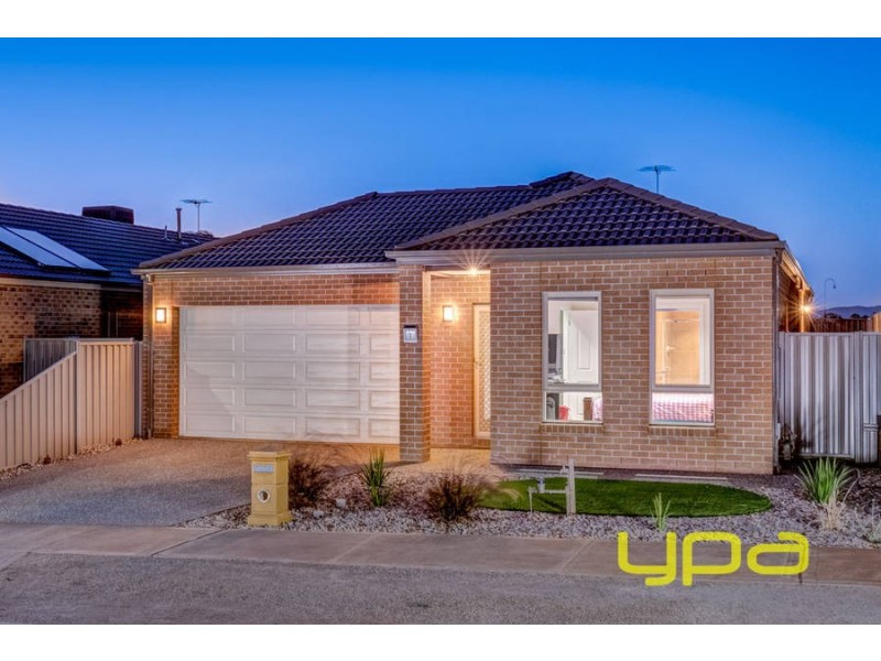 7 Lawrence Avenue, Melton West VIC 3337