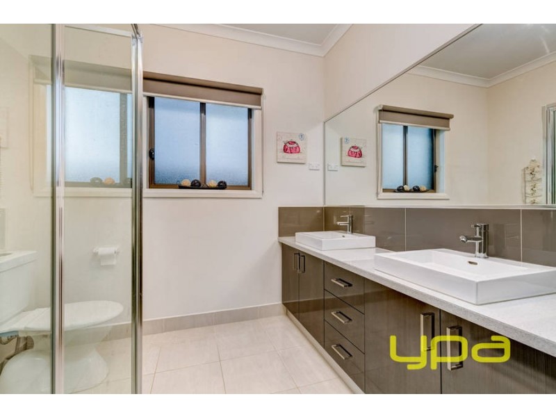 17 Kalamunda Court, Melton West VIC 3337