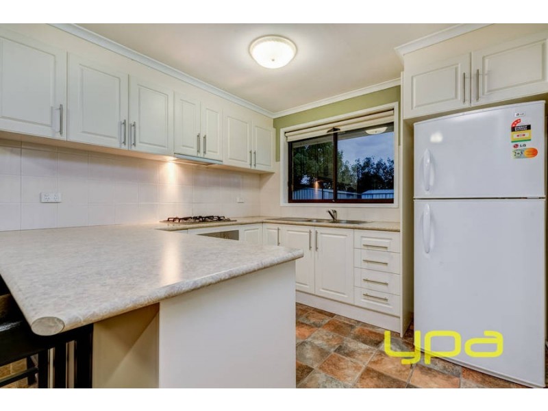 26 Bridgeford Crescent, Melton South VIC 3338