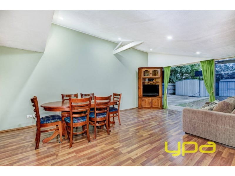 26 Bridgeford Crescent, Melton South VIC 3338