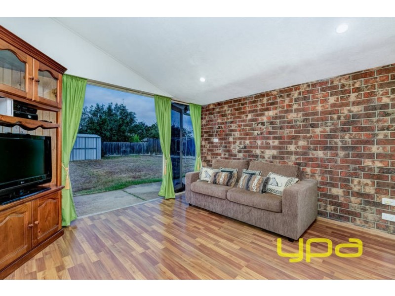 26 Bridgeford Crescent, Melton South VIC 3338