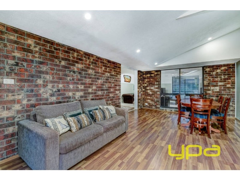 26 Bridgeford Crescent, Melton South VIC 3338