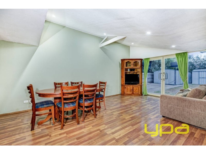 26 Bridgeford Crescent, Melton South VIC 3338