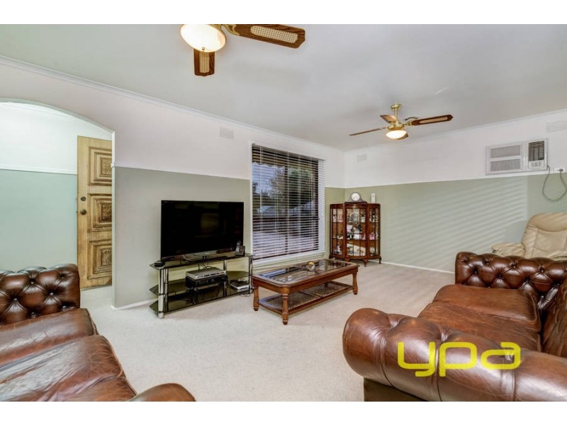 26 Bridgeford Crescent, Melton South VIC 3338